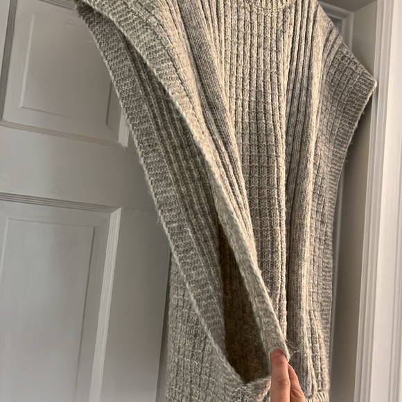 Universal thread sweater vest - Picture 3 of 4